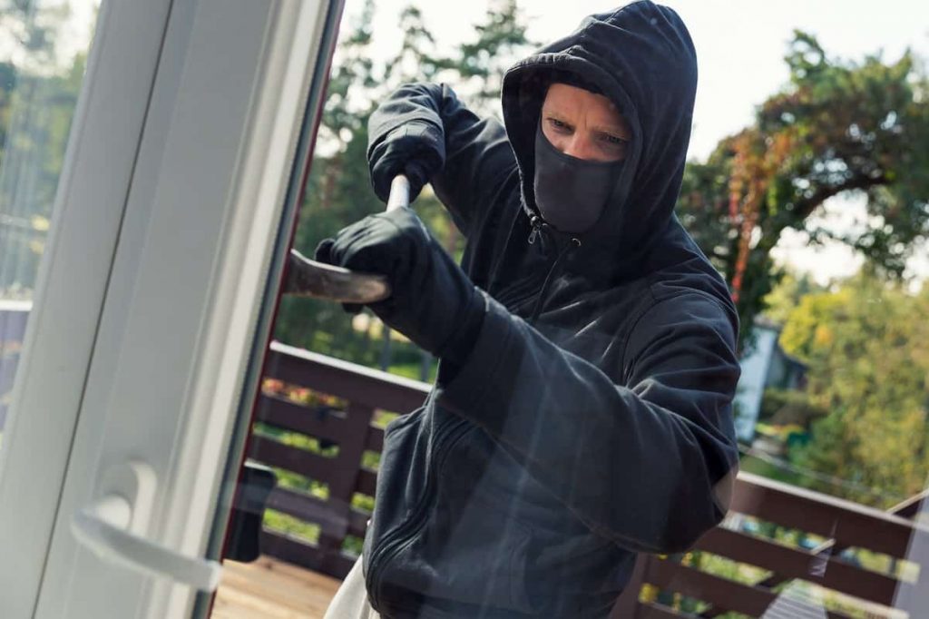How do Burglars Choose a House to Rob?